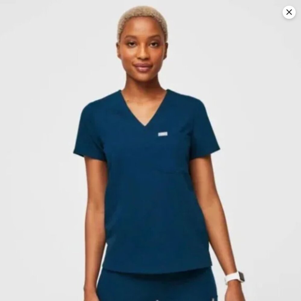 FIGS Catarina one-pocket scrub top Deep Reef *NWT*